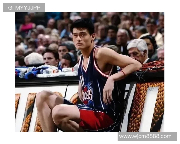 姚明在亚锦赛上的精彩扣篮瞬间引发全场热烈反响与球迷热情追捧