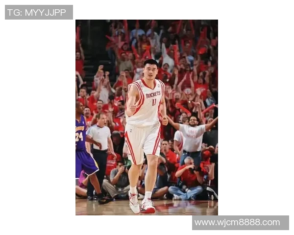 姚明眼神坚定展现不屈精神与篮球梦想的追求之路